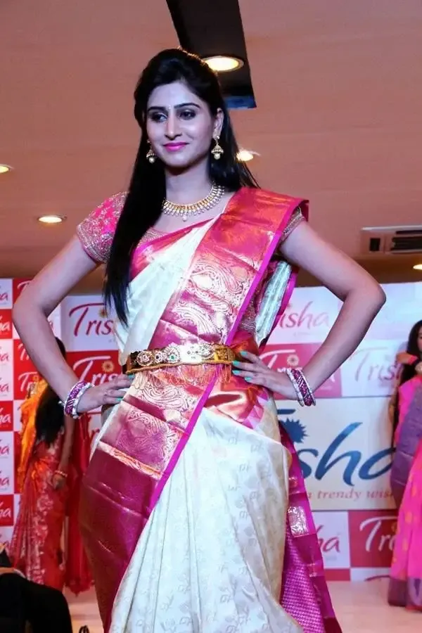 ACTRESS VARSHINI SOUNDERAJAN IN TRADITIONAL RED HALF SAREE 3